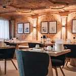 Swiss Alpine Allalin Отель