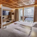 Swiss Alpine Allalin מלון 4*