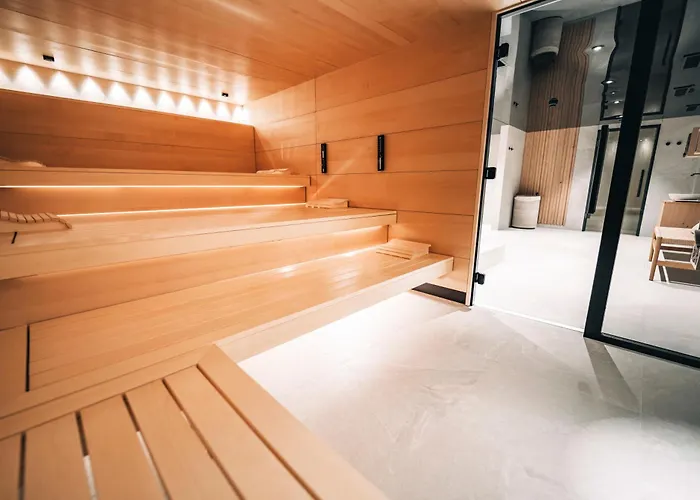 Готель Swiss Alpine Allalin 4*