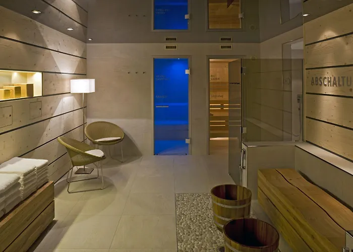 Готель Swiss Alpine Allalin 4*