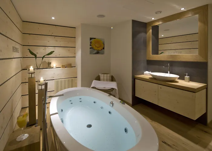 Готель Swiss Alpine Allalin 4*