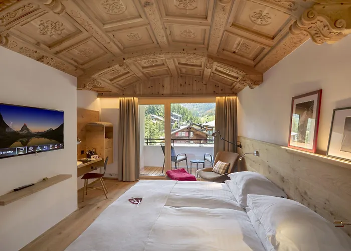 Готель Swiss Alpine Allalin 4*