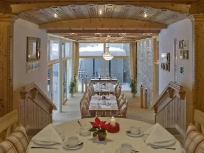 Szálloda Swiss Alpine Allalin 4*