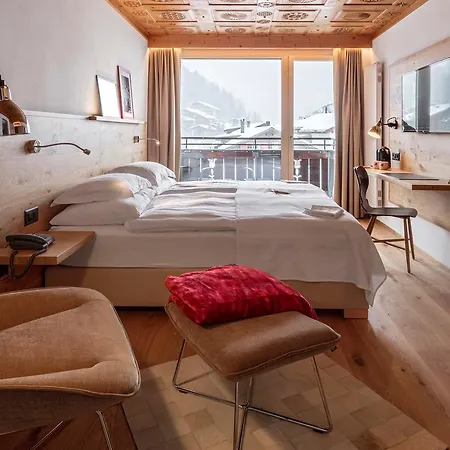 Swiss Alpine Allalin Готель
